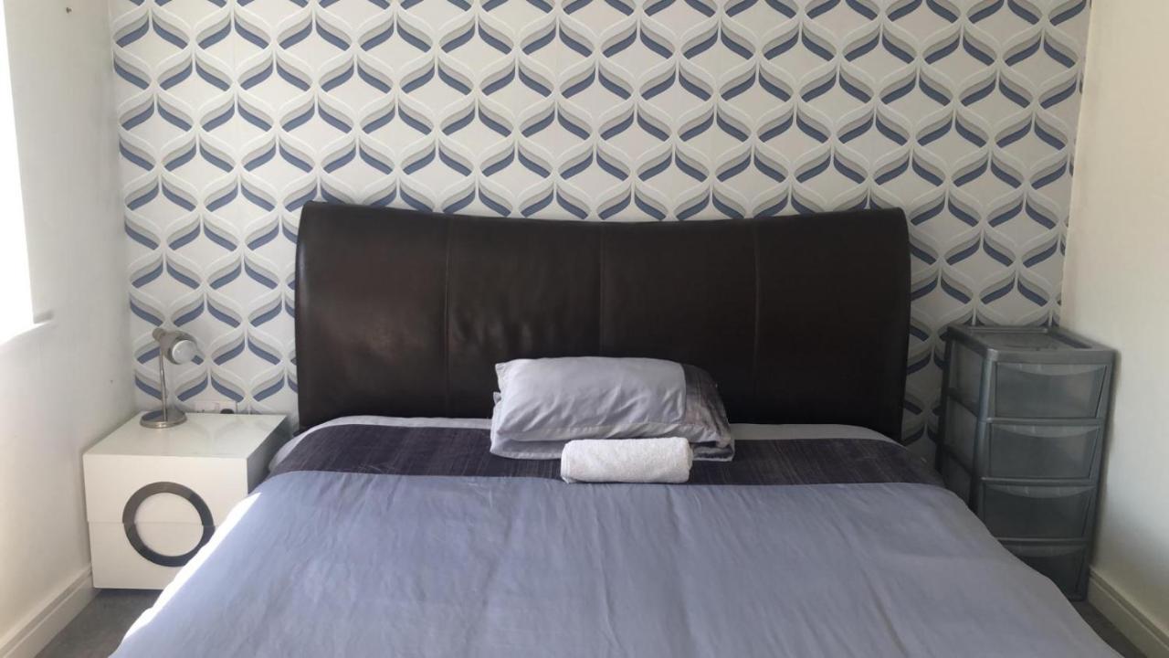 Superking Bedroom Close To The A30 Camborne Εξωτερικό φωτογραφία