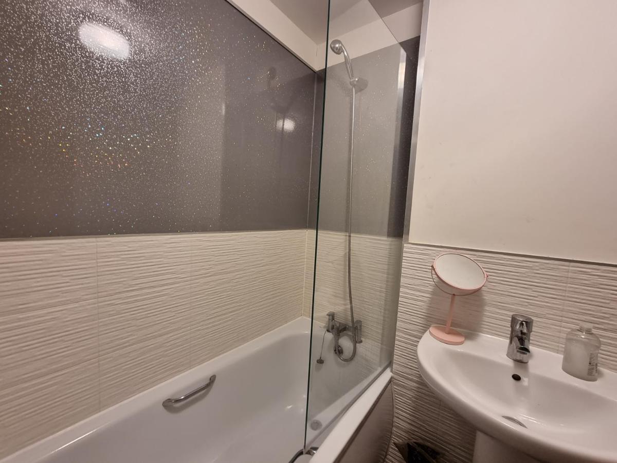 Superking Bedroom Close To The A30 Camborne Εξωτερικό φωτογραφία