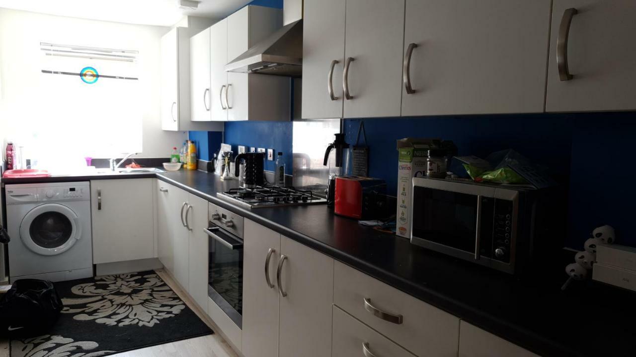 Superking Bedroom Close To The A30 Camborne Εξωτερικό φωτογραφία